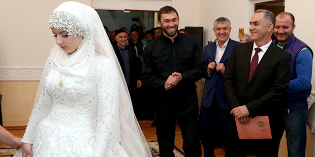 Кадыров пригласил всех на свадьбу