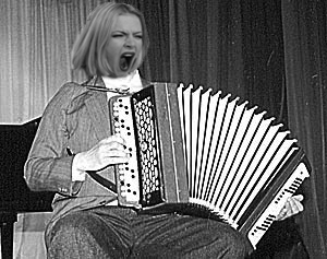 вот ведь пачку разинула