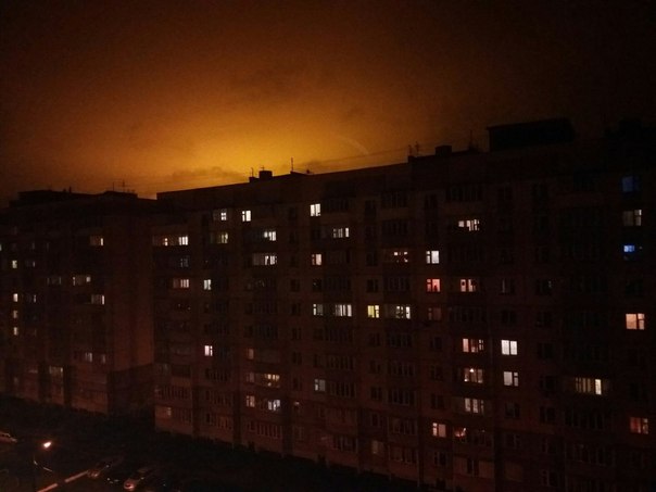 "Это вообще ни на что не похоже": над Екатеринбургом "загорелось" небо