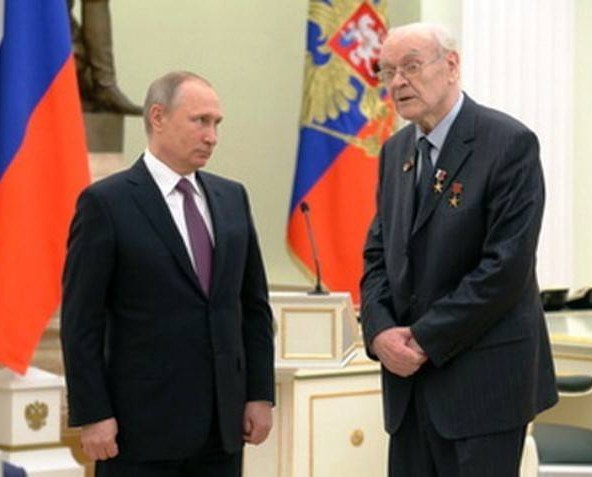 "Только глупостей не надо делать — на Марс летать или ещё куда-то пытаться"