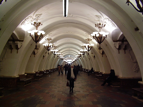 На чем посидеть в метро?