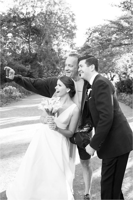 Случайный прохожий может испортить свадебное фото, а может сделать его незабываемым!