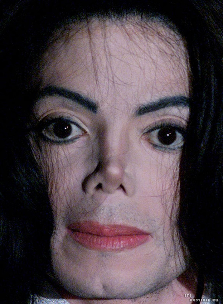 На 18 Майкл Джексон. 