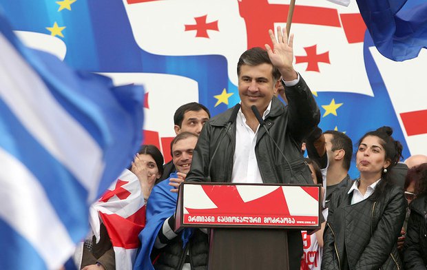 Журналисты показали, как Саакашвили живет в Европе: деньгами помогает мама