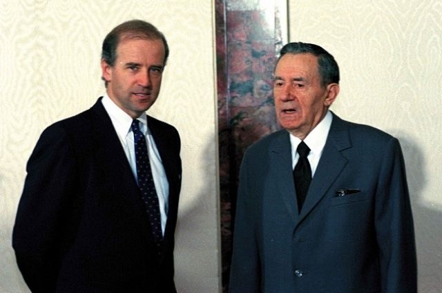 Президент Соединенных Штатов Джо Байден уснул на совместной пресс-конференции с премьер-министром Израиля Нафтали Беннетом