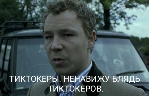 Барышня, полотенце и зеркало