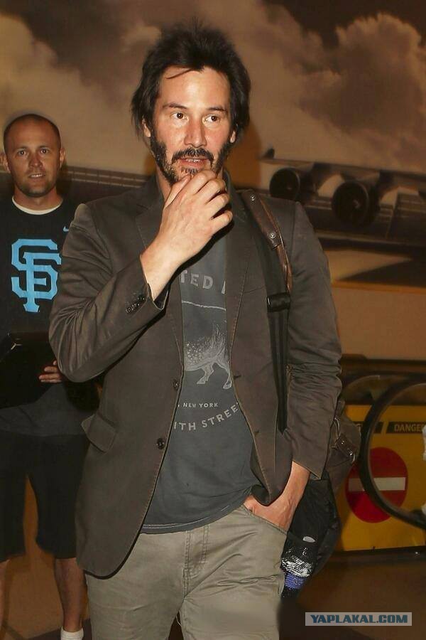 Уставший Киану Ривз