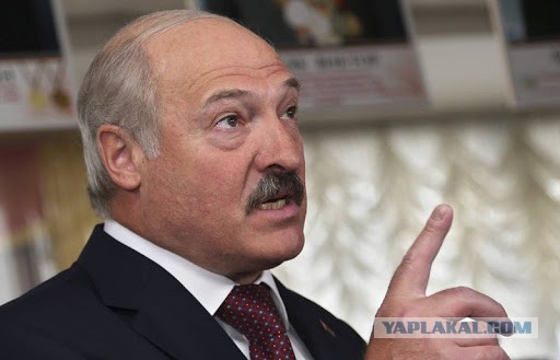 Вертолет Лукашенко прилетел на Минский завод колёсных тягачей