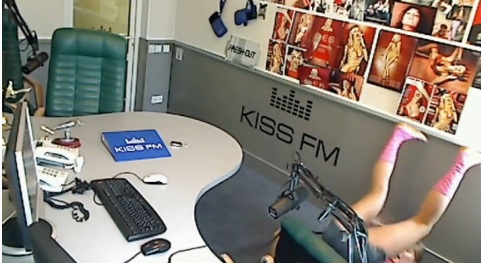 Kiss FM online, падение Dasha Dance со стула