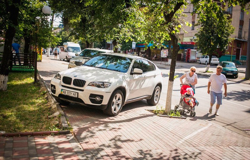 Москва парковка на тротуаре