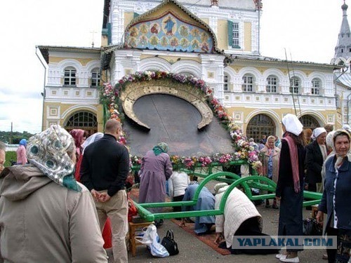 Только благодаря церкви «мы еще на четвереньках не ходим»