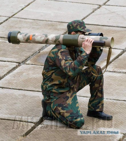 Вскрываем дверь пластиковой картой