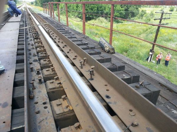 В Запорожской области Украины взорван мост