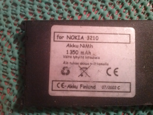 У кого есть Nokia 3310? Устроим междусобойчик?
