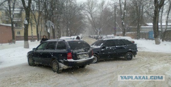 Кавказец на летней резине и черной лобовухой