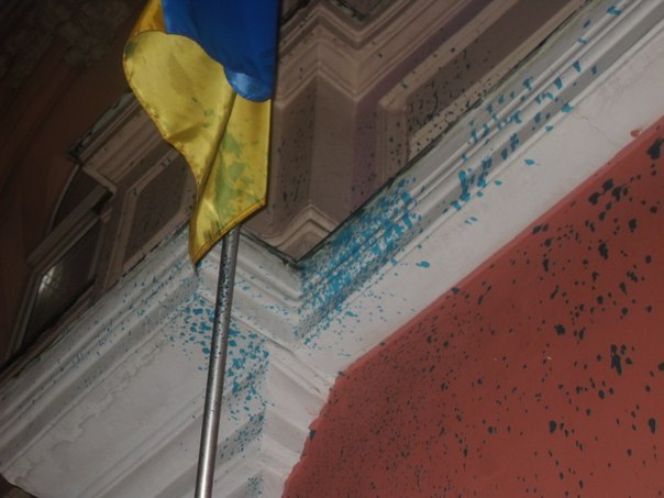 Генконсульство Украины в Роccии закидали кирпичами