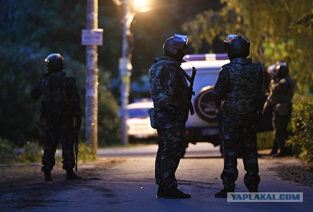 В Подмосковье мужчина открыл огонь по домочадцам и прохожим