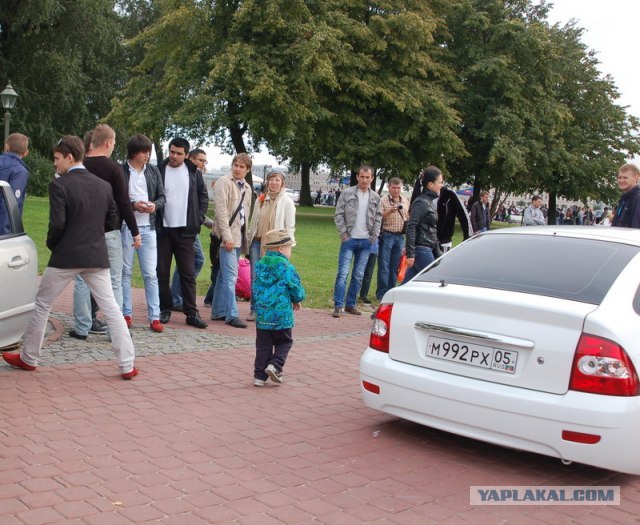 Авто Вернисаж на Неве.