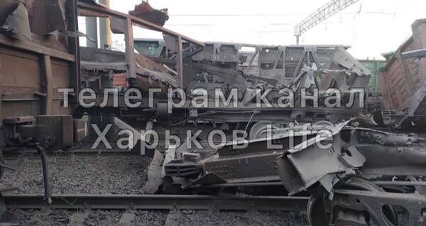 Три ракеты поразили железнодорожную станцию Лозовая.