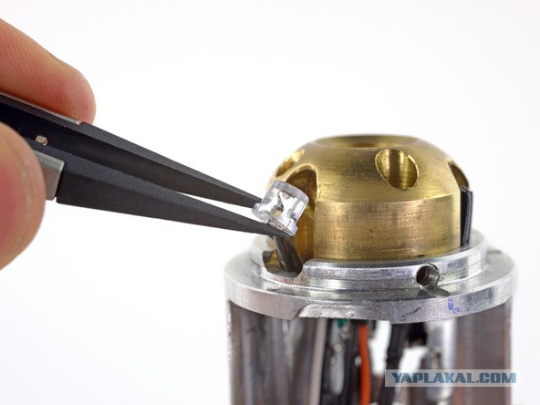 Разборка светового меча от iFixit: