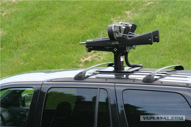 Не пропустил? Бутылкой по лобовухе на!