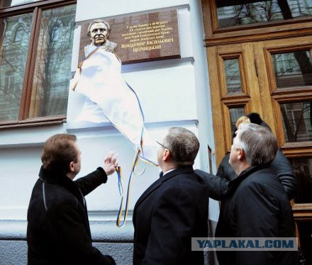 Вандалы-правосеки в Одессе