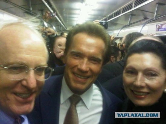 Арни Шварцнеггер в метро