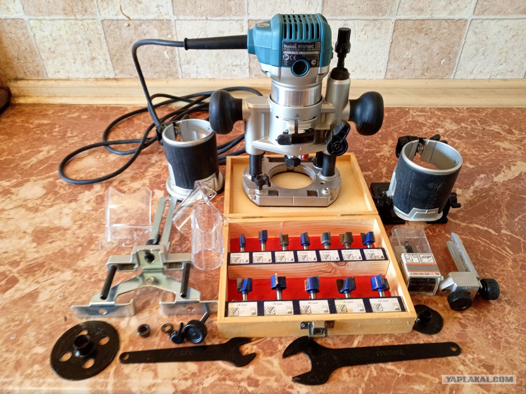 Makita RTO700CX2
