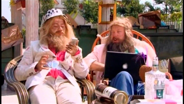 Роющийся в мусоре пенсионер накопил 700 000 евро и купил 10 домов