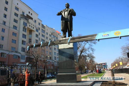 Памятники Ленину