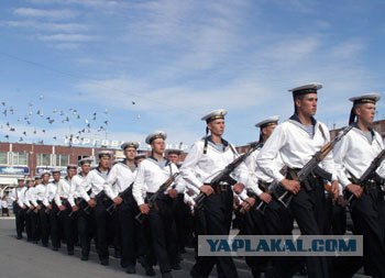 Почему на флотских брюках не было ширинки?!