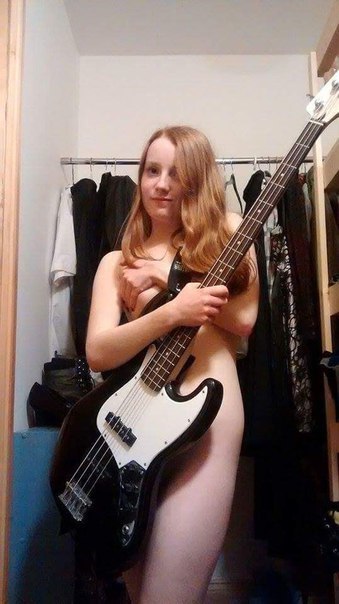 Давай я тебя ещё вот в этой позе сфоткаю