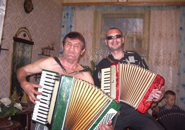 Псто о старожилах с крутыми яйцами и баянах.