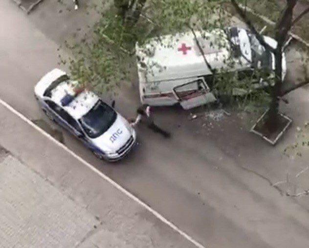 В Челябинске полицейский открыл стрельбу по хулигану, разгромившему «скорую»