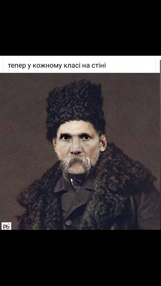 Болельщику с флагом России порвали футболку на трибуне с украинскими фанатами на матче Евро-2020