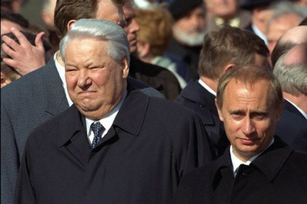Путин опоздал на награждение ликвидаторов лесных пожаров: «Продержали вас всю ночь здесь»