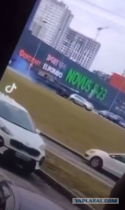 Реактивные системы БМ-21 "Град" в Киевском ТЦ