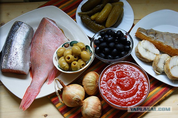 Сборная рыбная солянка, С расстегаями