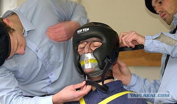 В Швейцарии школьников-мусульман обязали пожимать руку учительницам