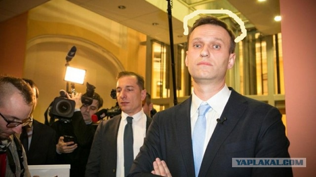 Парня затравили за фото Навального
