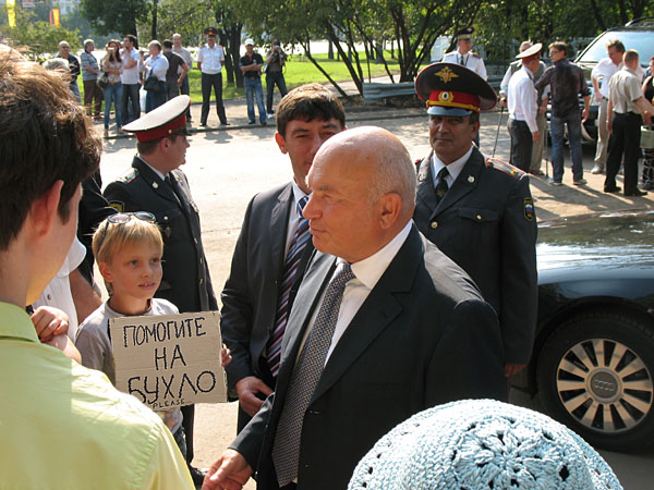 Фотожаба: Лужков и Мальчик