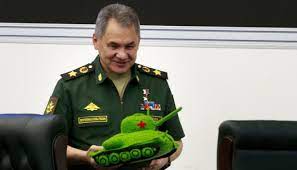Сравнение биографий Шойгу и Ллойда