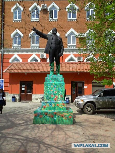 Памятники Ленину