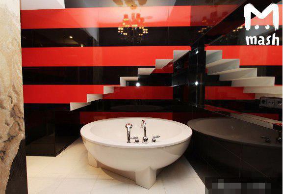 "Сигарная и шесть уборных": экс-тренер "Спартака" Валерий Карпин продает свою последнюю квартиру в Москве