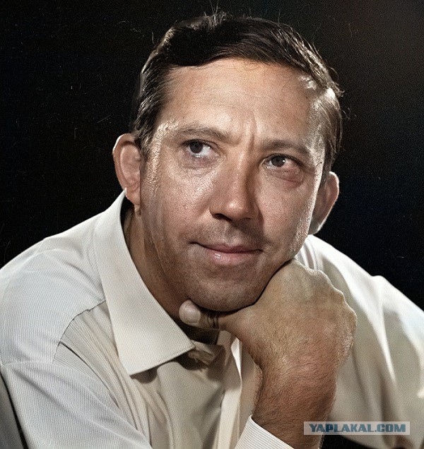 Нейросеть на хаялву раскрашивает фото к 9 мая