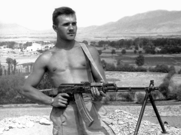 А давайте в честь праздника, выкладывать свои армейские фотки уважаемые яповцы
