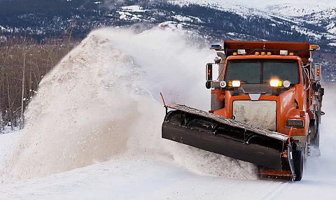 Иркутские коммунальщики показали, как нужно убирать снег