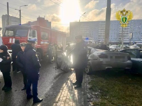 Вот так разорвало машину на две части.