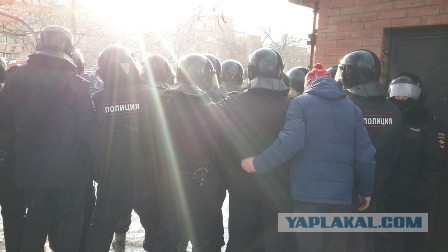 Девочку из Екатеринбурга, которую назвали "лицом протеста", вызвали в полицию.