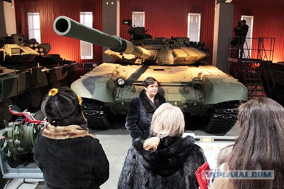 Танк на трассе